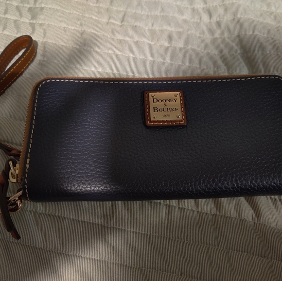 NAVY Dooney and Bourke handbag and wallet - Picture 5 of 7